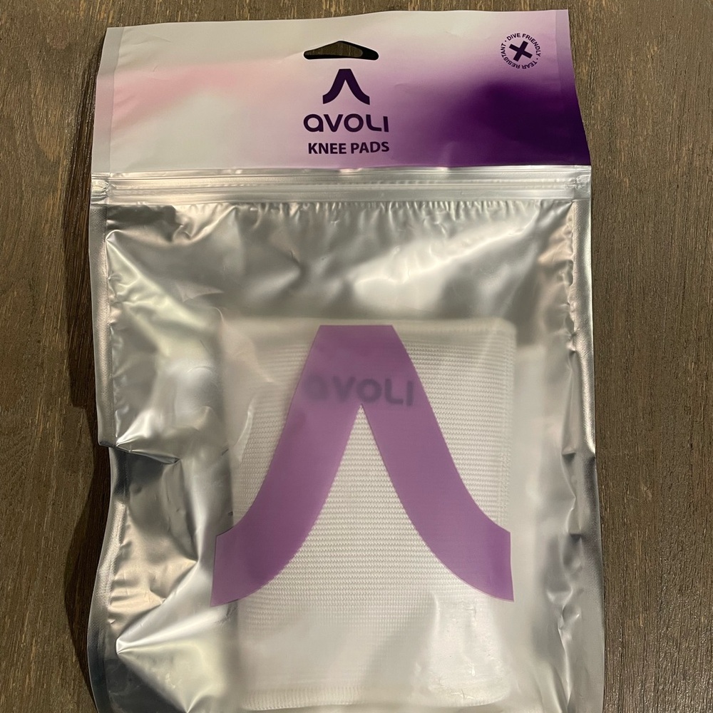 Avoli Knee Pads - White